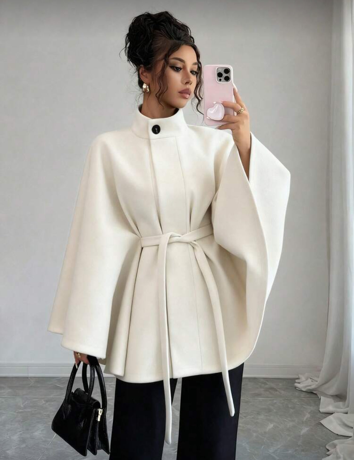 Manteau Cape Structuré à Ceinture – Élégance Moderne