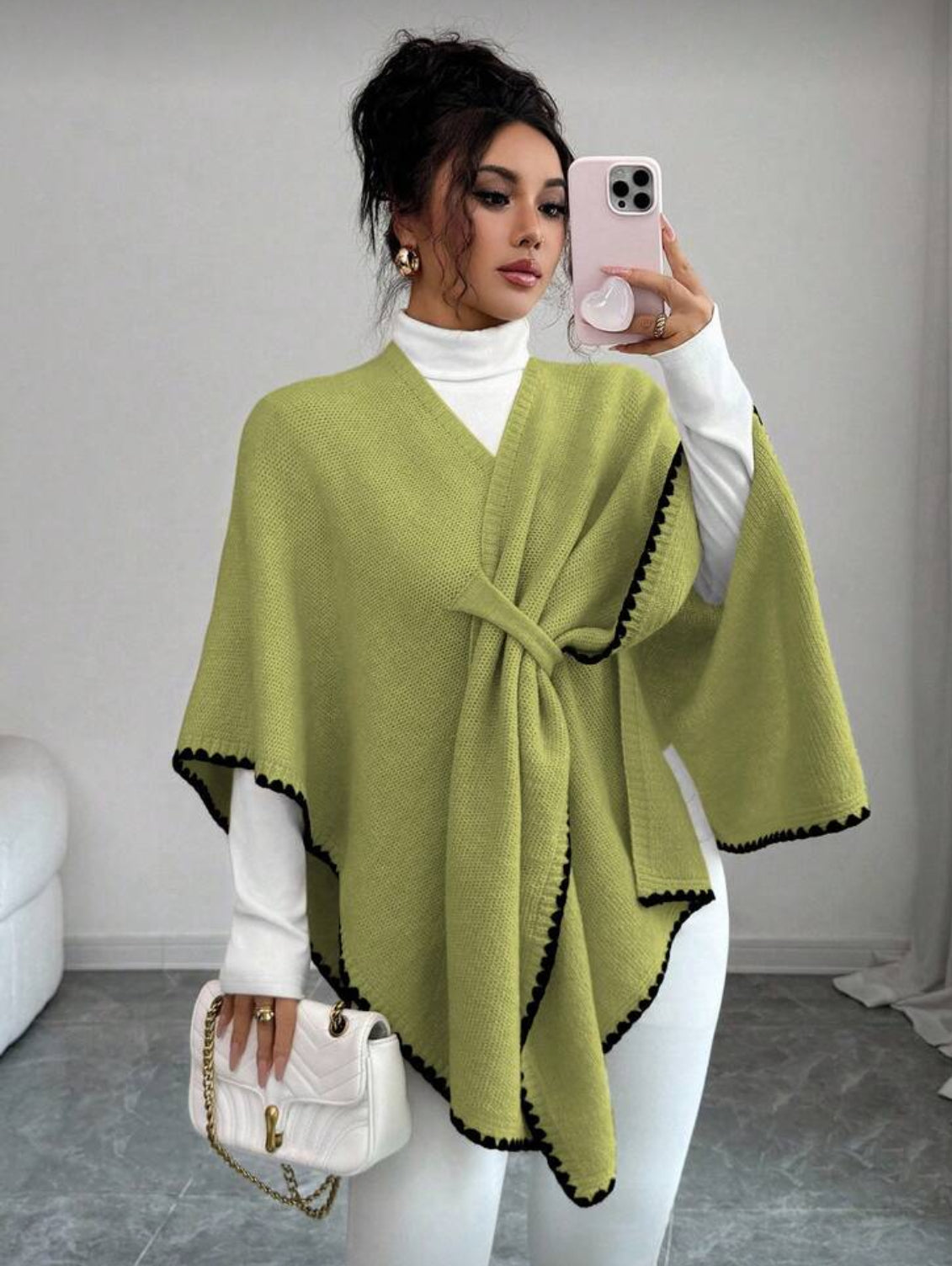 Poncho élégant à coupe fluide avec finitions raffinées