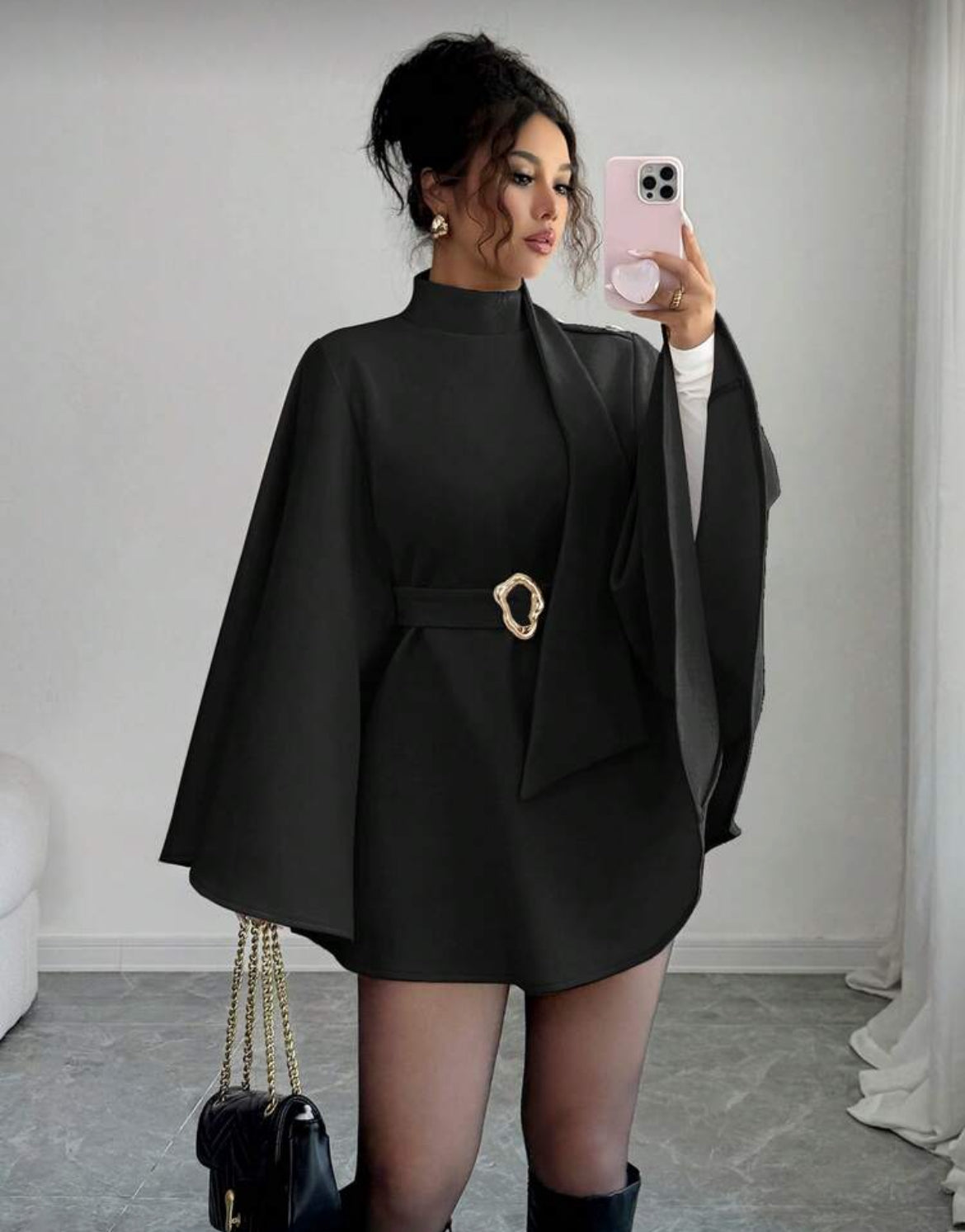 Robe cape bordeaux ceinturée – Coupe élégante, manches amples