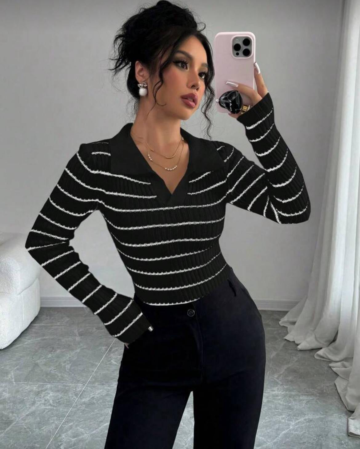 •	Pull côtelé à rayures, col polo, coupe ajustée