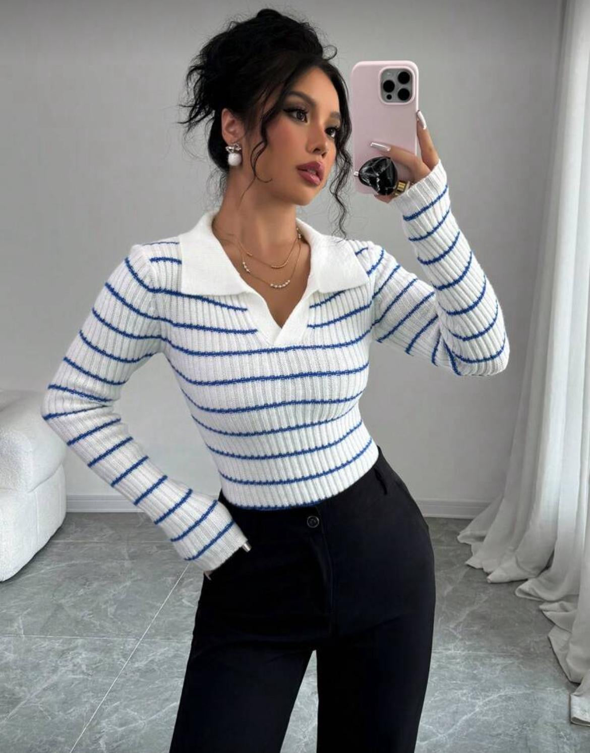 •	Pull côtelé à rayures, col polo, coupe ajustée